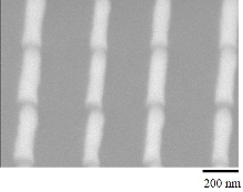 レジストパターンのSEM写真（直径85nm）